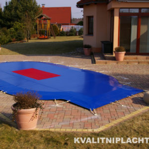 Kvalitní vysokopevnostní zakrývací bazénová plachta na míru Kvalitniplachty.cz - Ochraňte svůj bazén bazénovou plachtou na míru